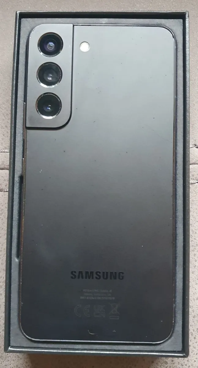 Samsung Galaxy S22 - Image 3