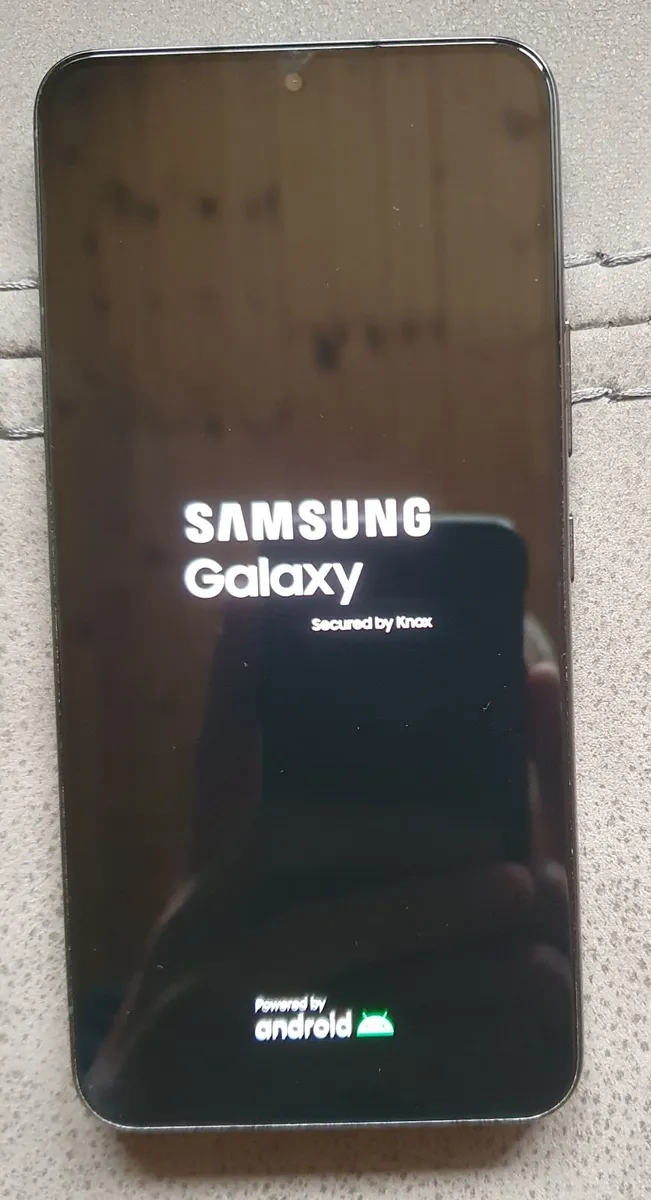 Samsung Galaxy S22 - Image 2