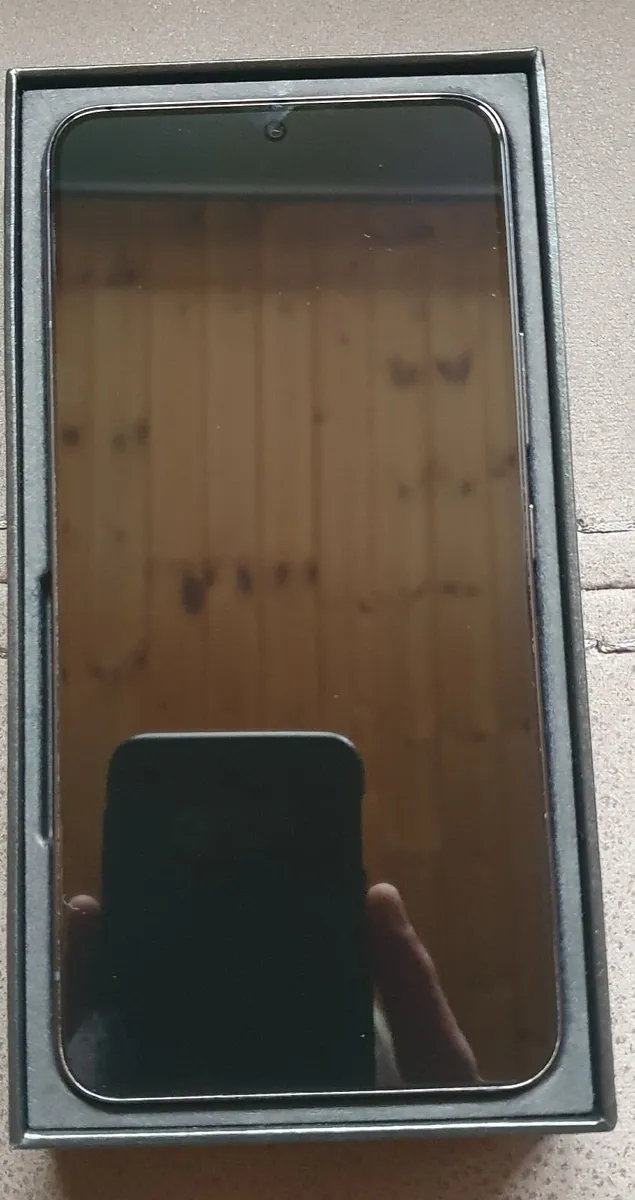 Samsung Galaxy S22 - Image 4