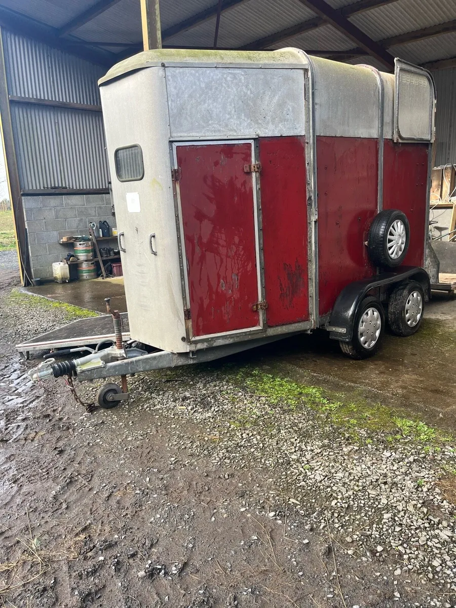 Horsebox 505 - Image 1