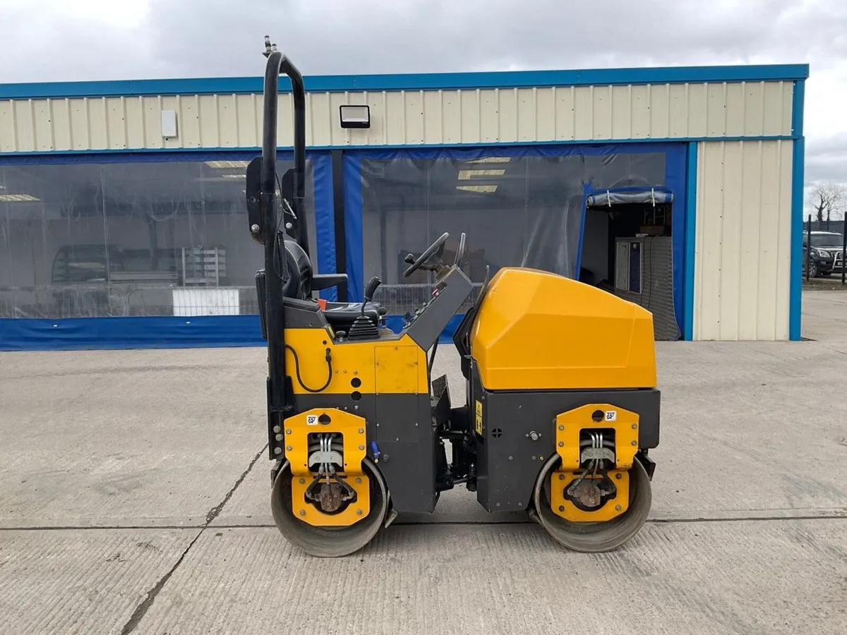 MECALAC TV800 DOUBLE DRUM RIDE ON VIBRATING ROLLER - Image 3