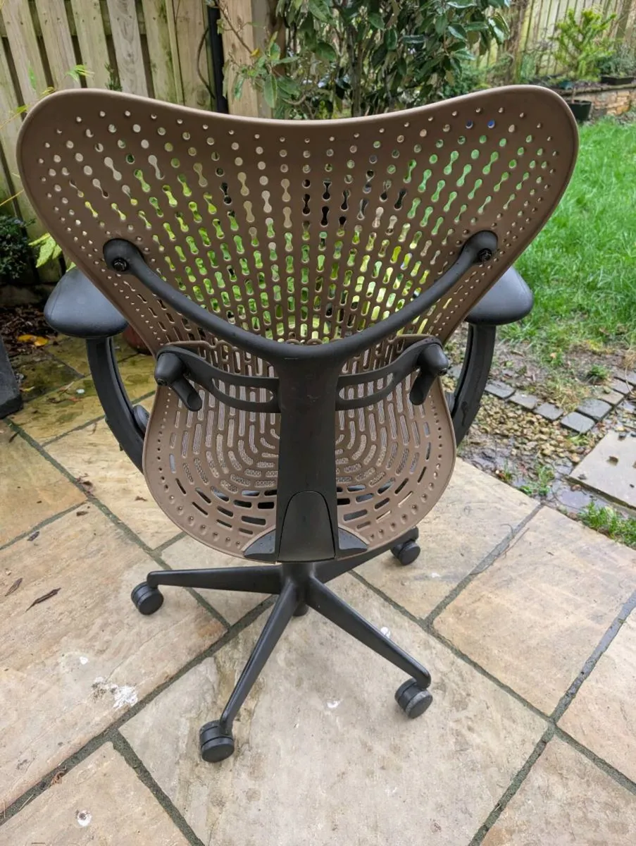 Ergonomic office chair - Image 3