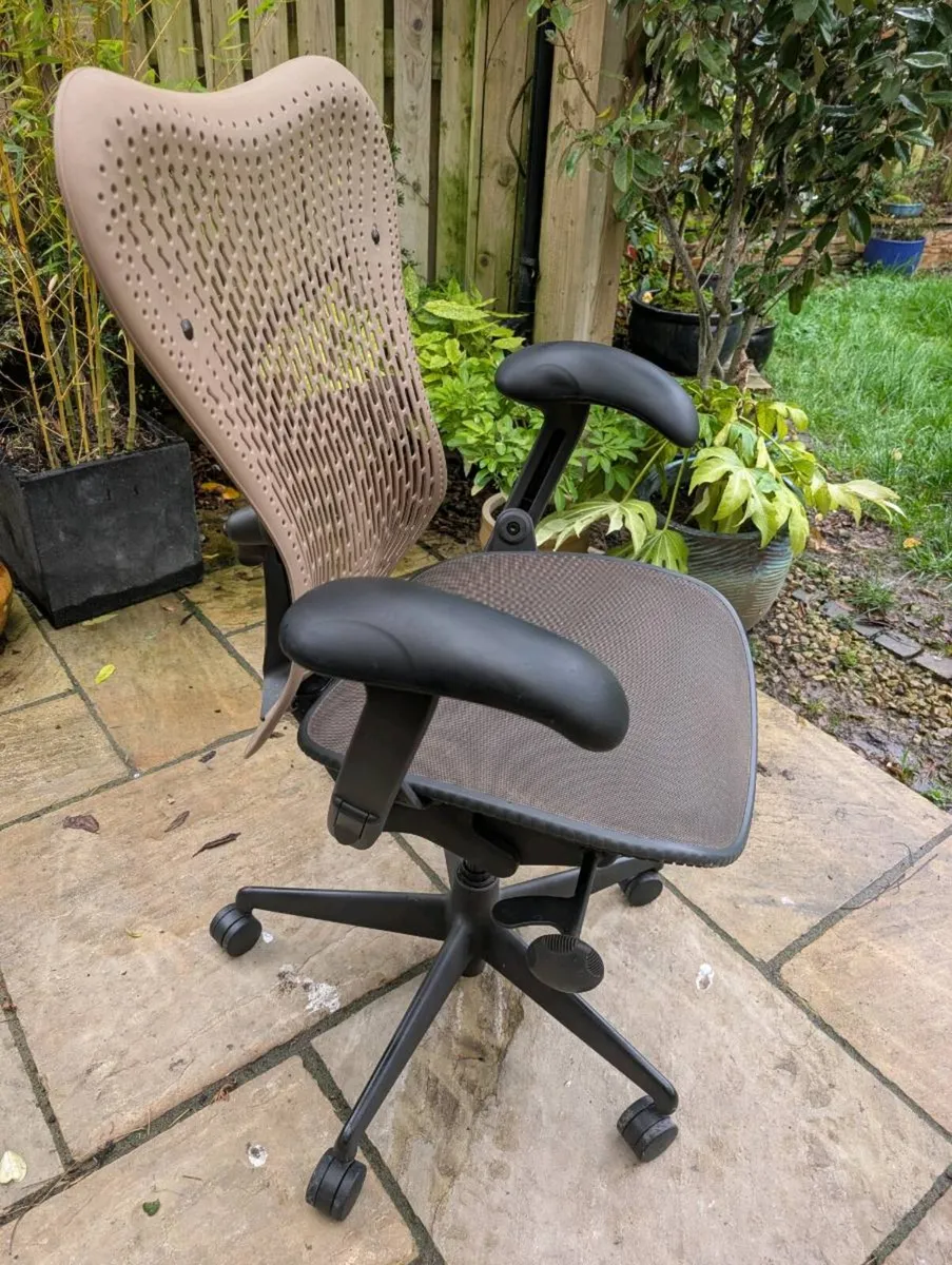 Ergonomic office chair - Image 4
