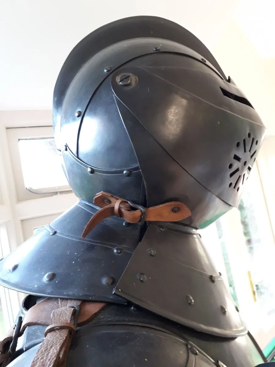 Suit of Armour / Gladiator / Knight - Image 3