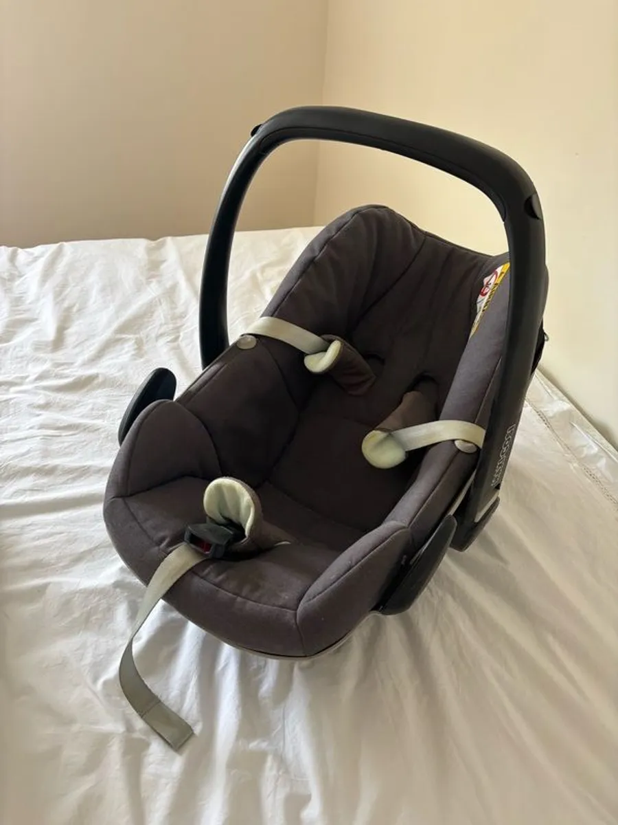 Maxi Cosi Pebble Infant Car Seat - Image 1