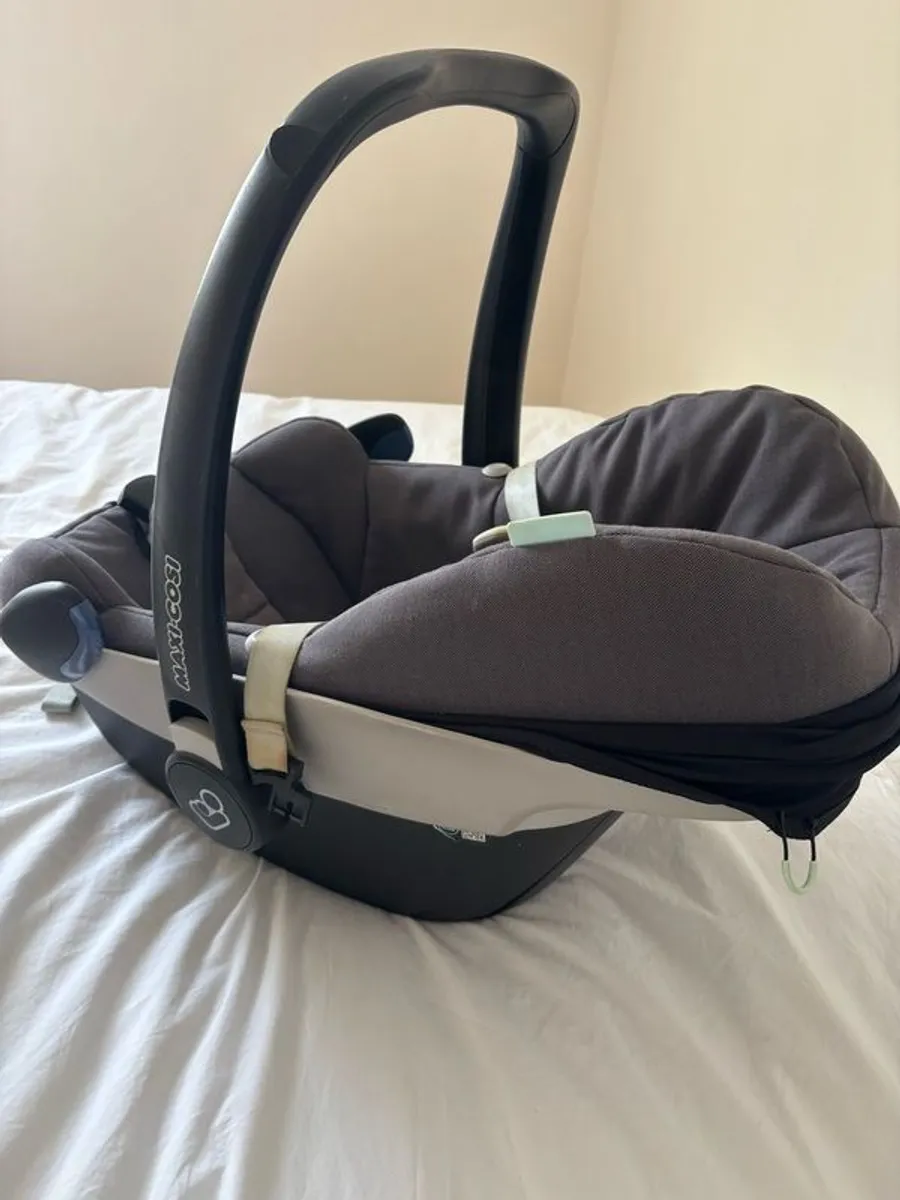Maxi Cosi Pebble Infant Car Seat - Image 2