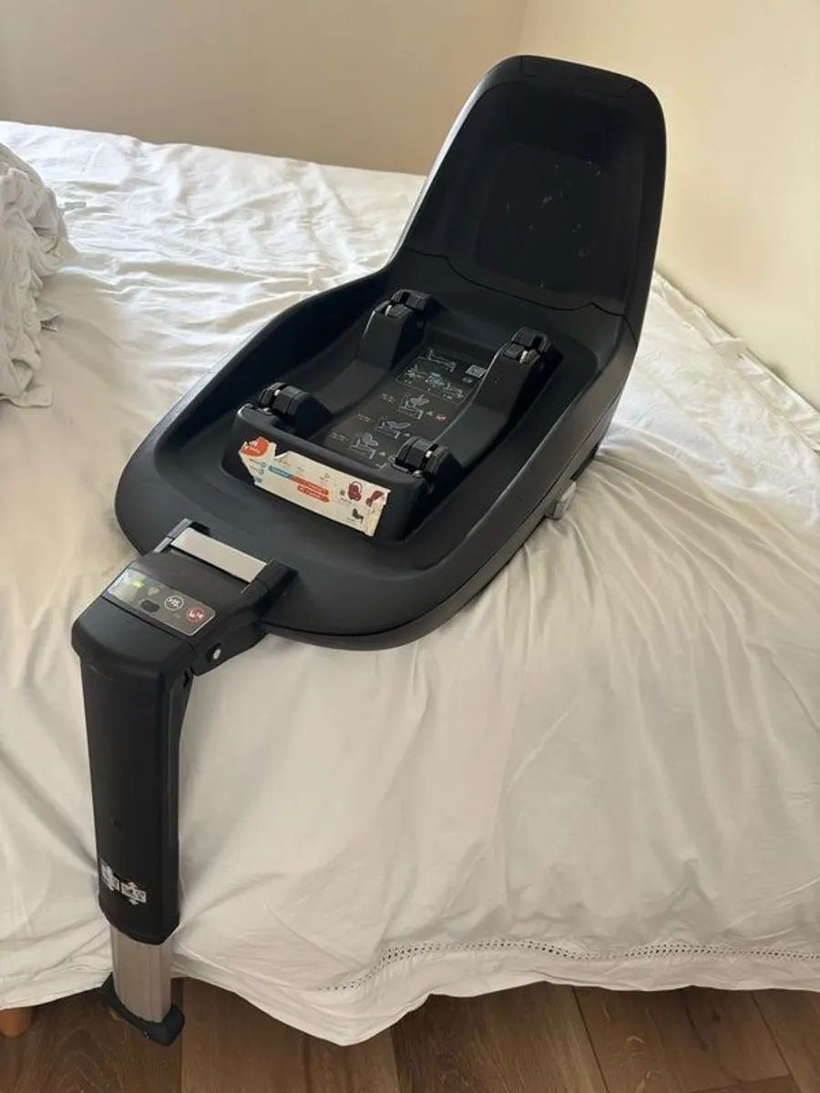 Maxi Cosi Pebble Infant Car Seat - Image 4