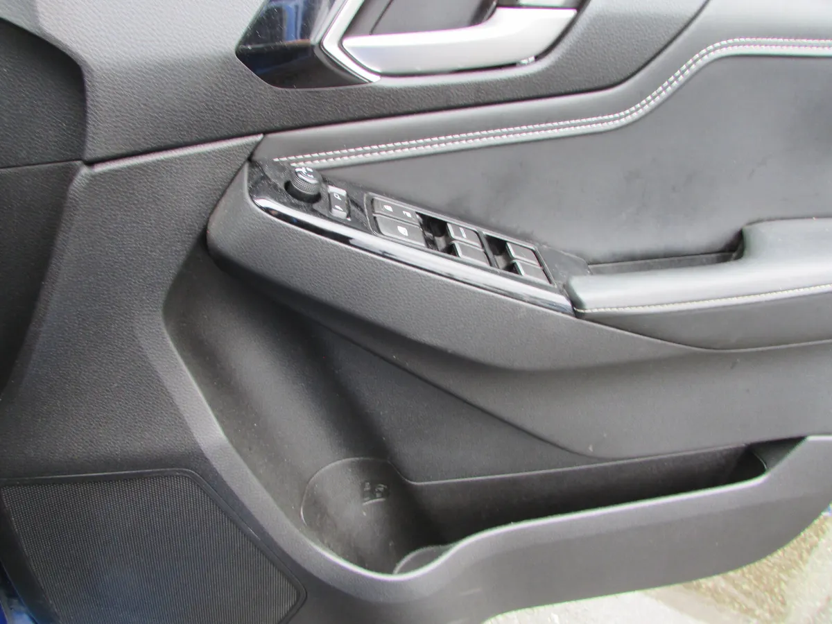 Isuzu Other 2023 Auto One Owner - Image 4