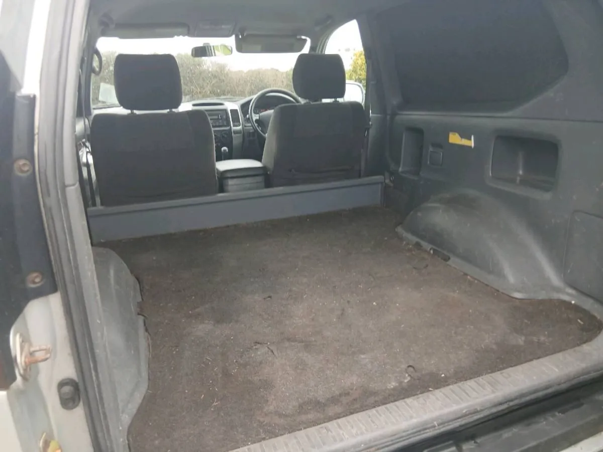 05 Toyota land Cruiser S.W.B. - Image 3