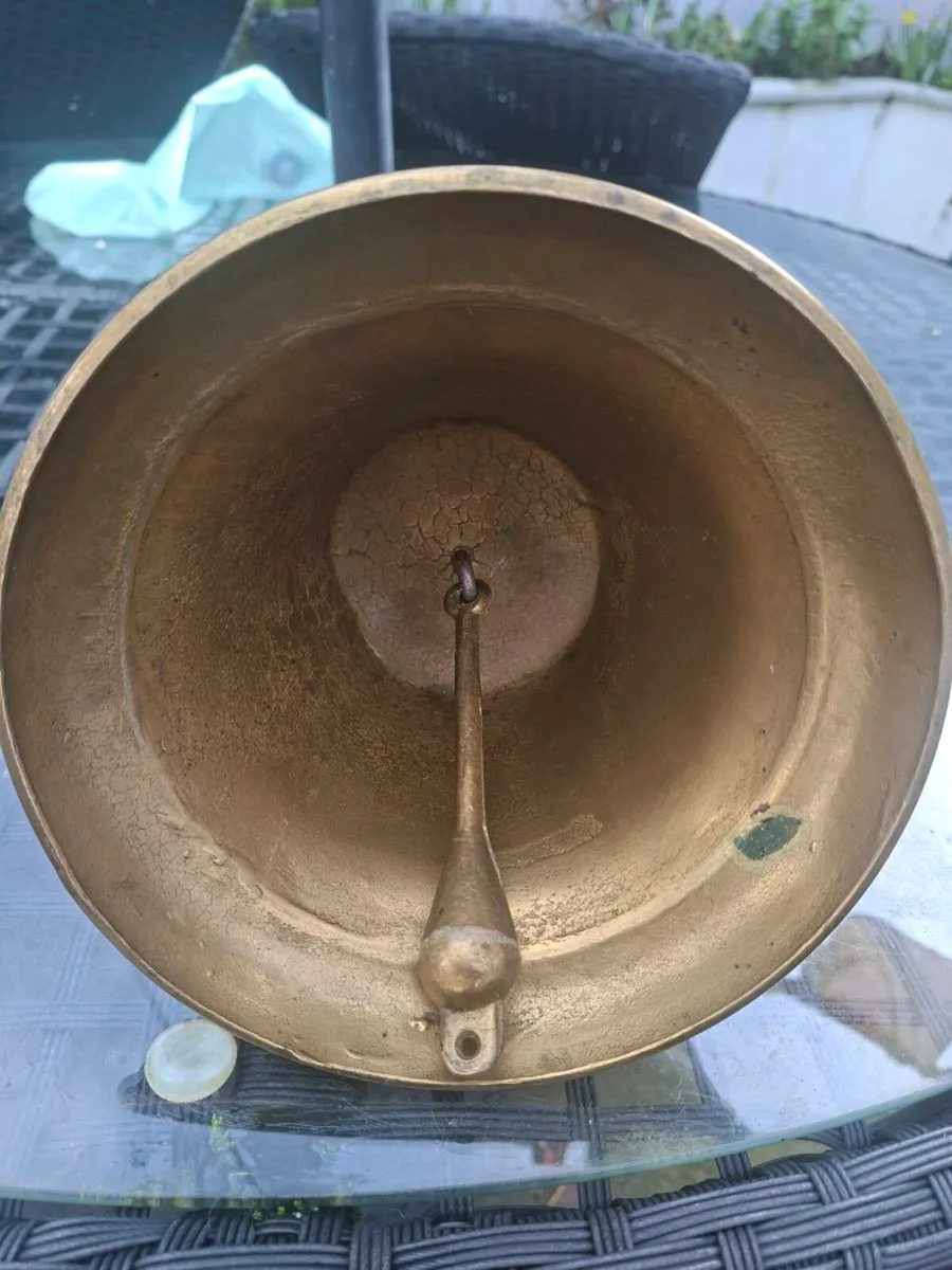 Large Vintage wall-mounted Brass Ship's Bell - Image 4