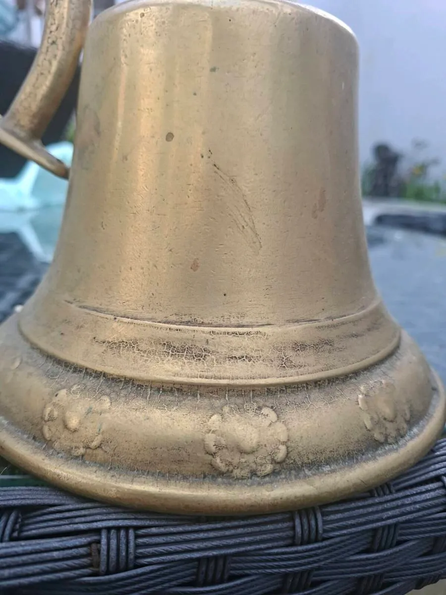 Large Vintage wall-mounted Brass Ship's Bell - Image 2