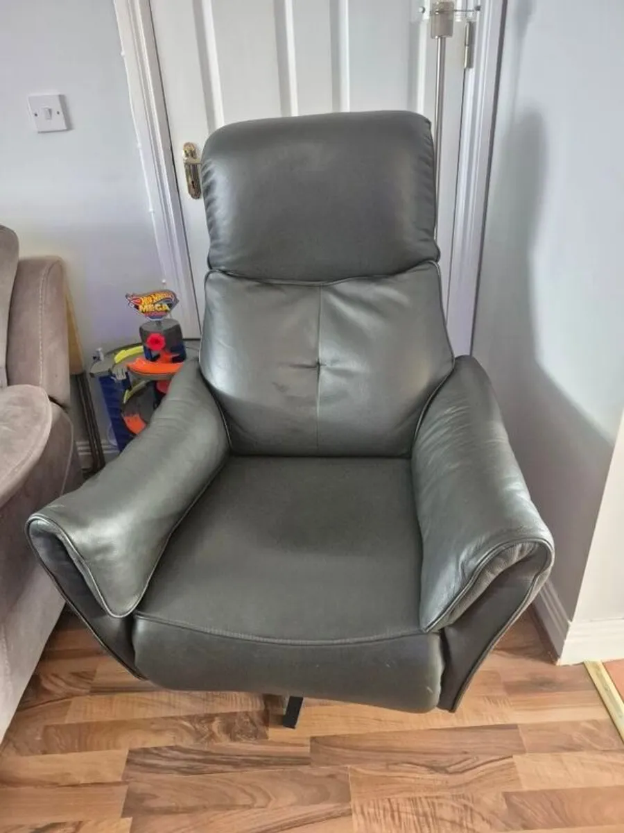 Floating Power Swivel Recliner Chair - Image 1