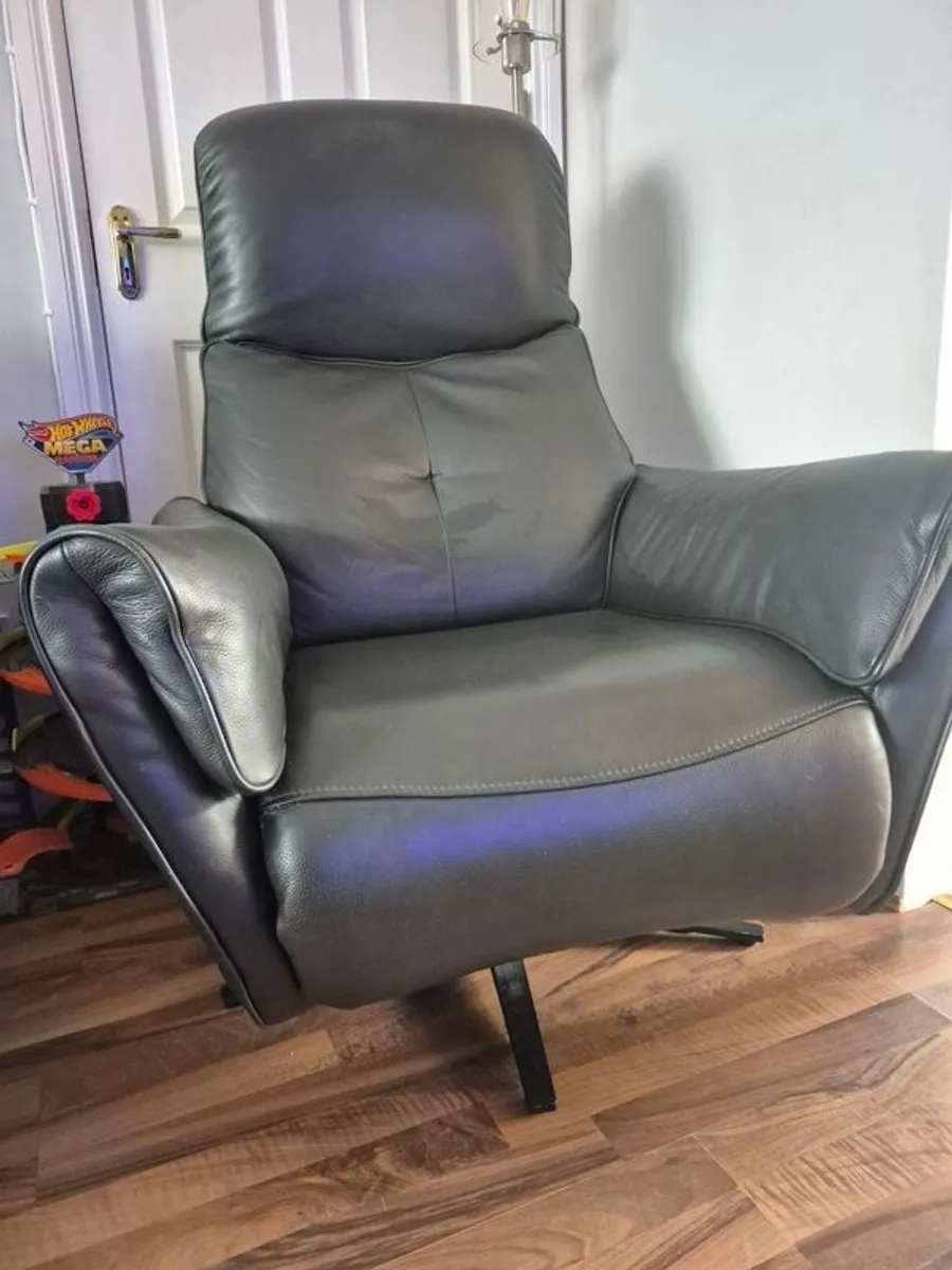 Floating Power Swivel Recliner Chair - Image 2