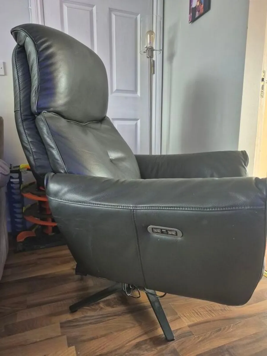 Floating Power Swivel Recliner Chair - Image 3