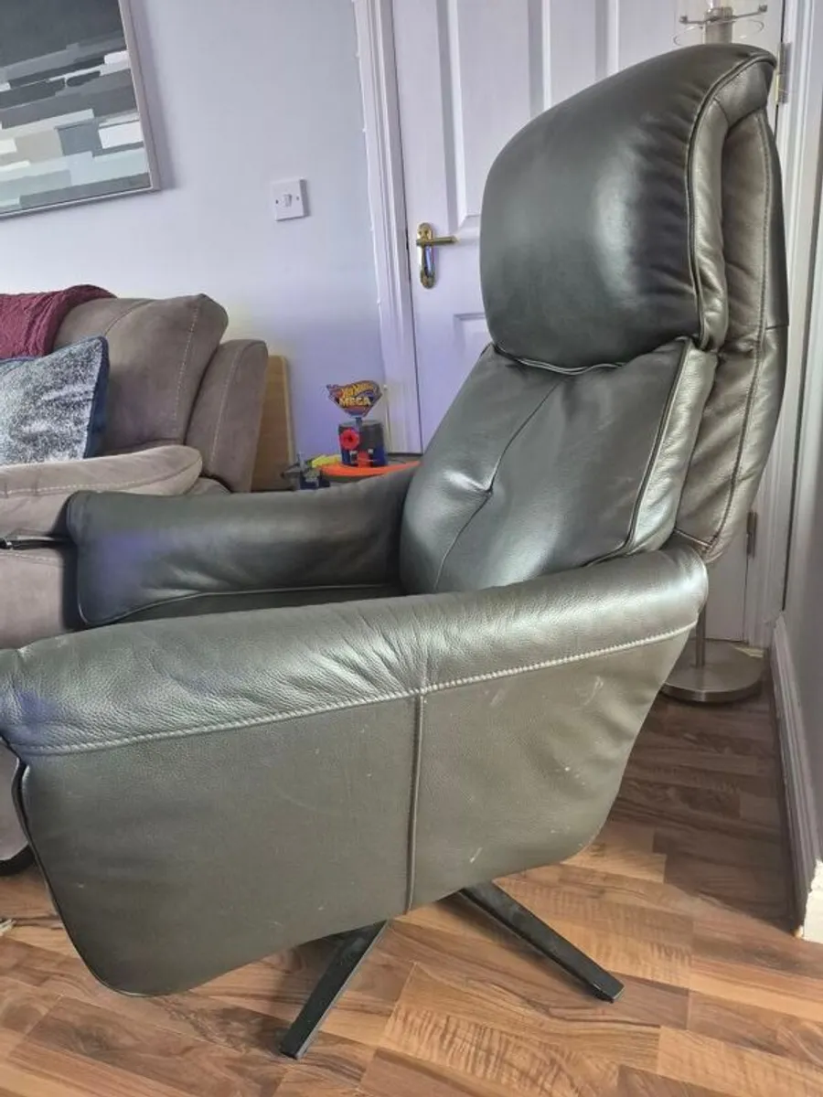 Floating Power Swivel Recliner Chair - Image 4