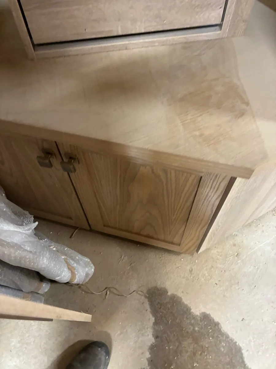 Kitchen units - Image 1