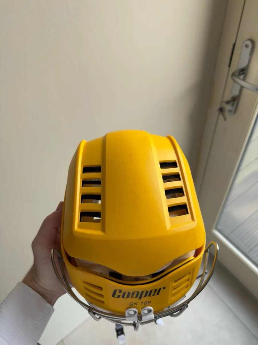 Cooper 109 hurling helmet - Image 2