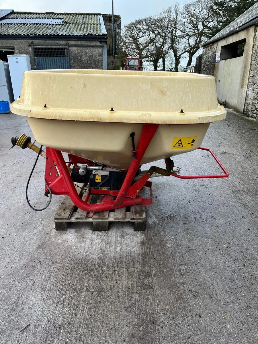 Fert Spreader - Image 1