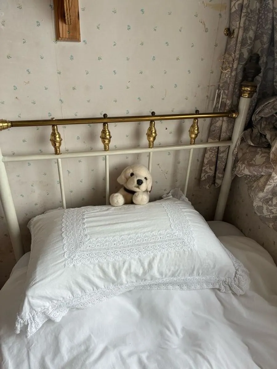 Bed frame style single Victorian style - Image 3