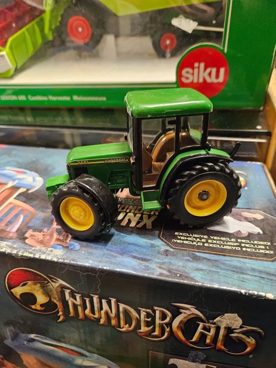 Britain's Siku John Deere Tractor - Image 2