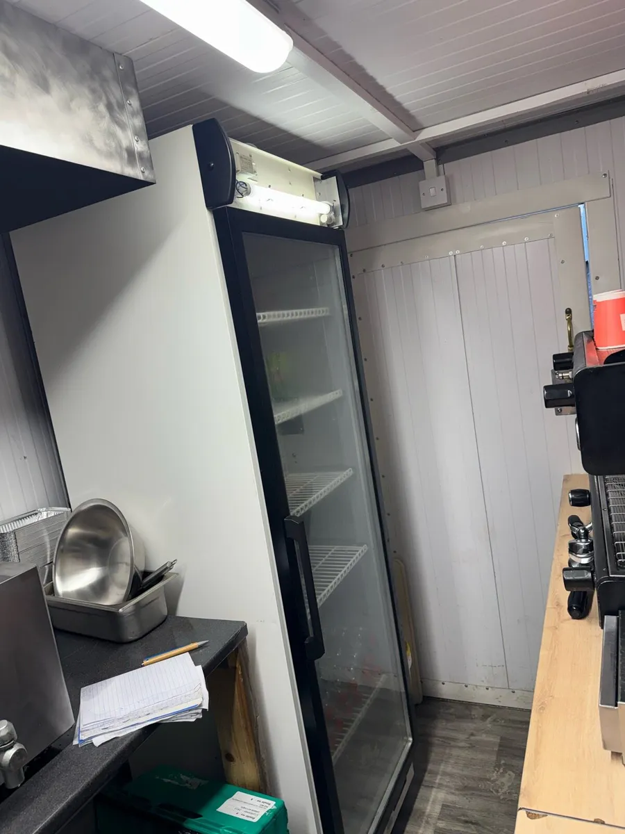 Food Trailer - Image 1