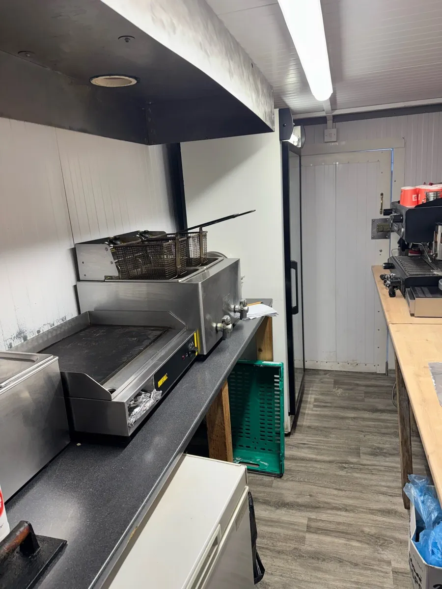 Food Trailer - Image 2