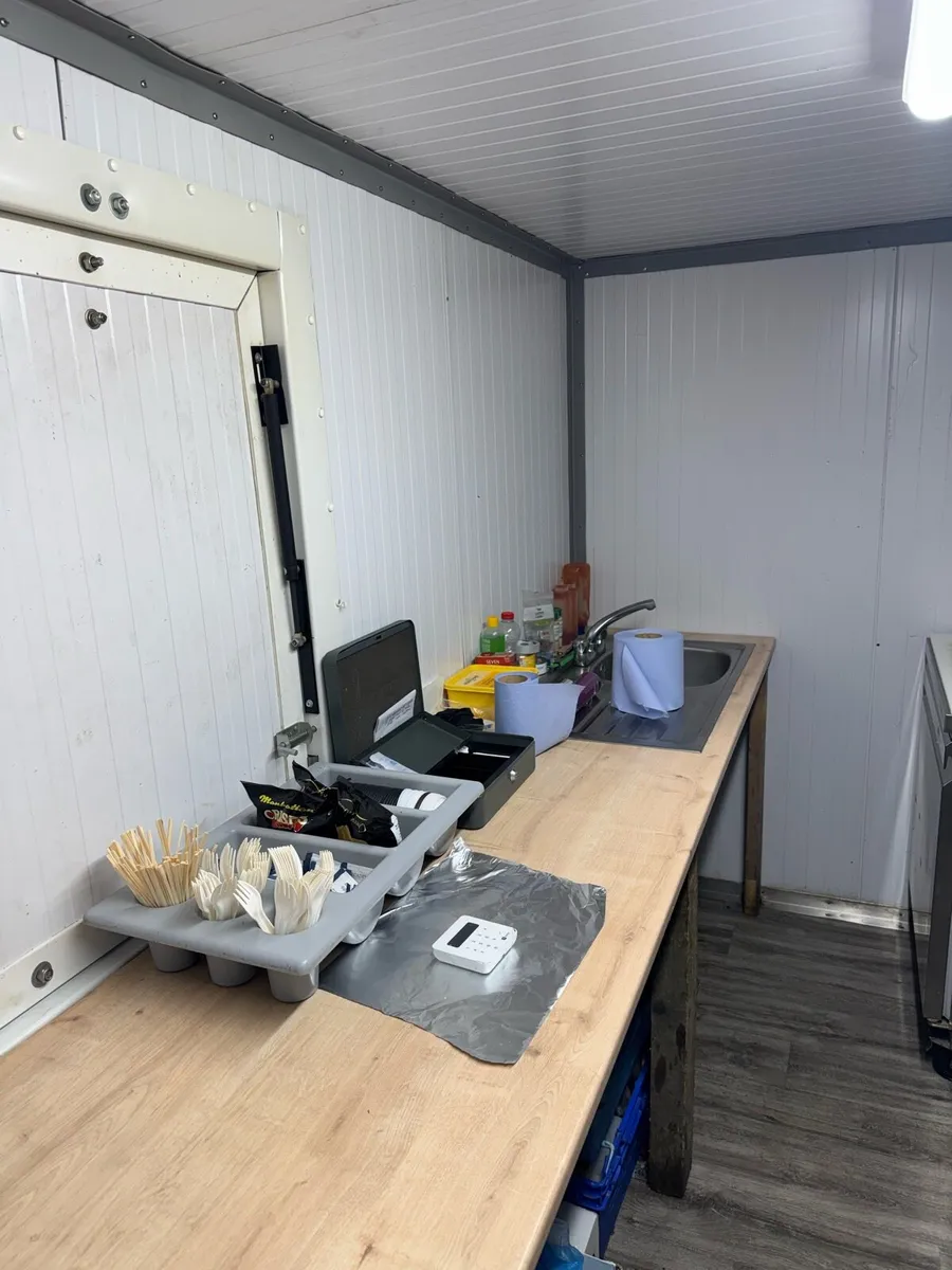 Food Trailer - Image 4