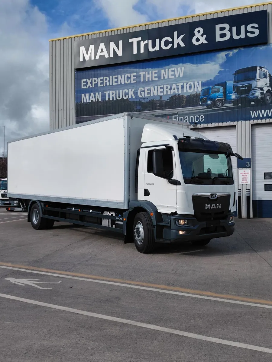 New MAN TGM 18.290 with 30' box body - Image 1