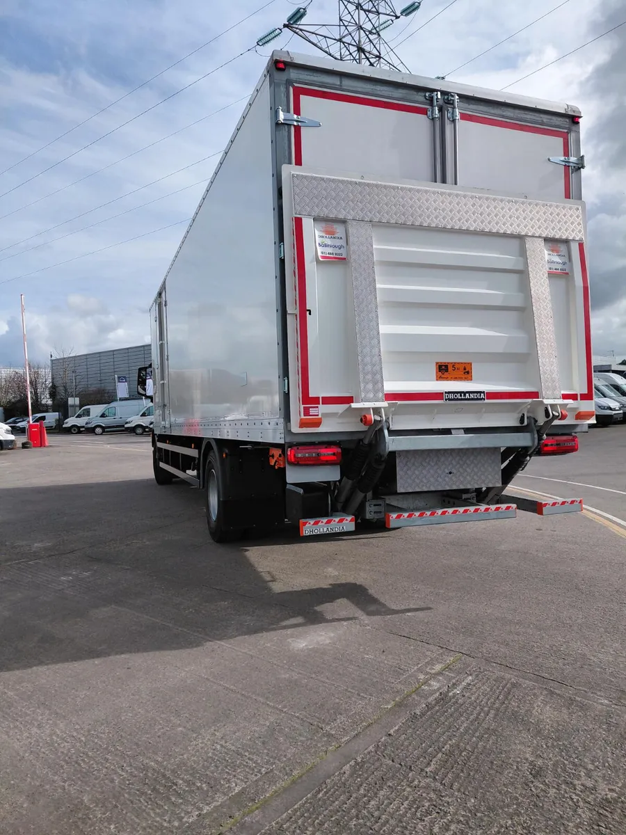 New MAN TGM 18.290 with 30' box body - Image 4