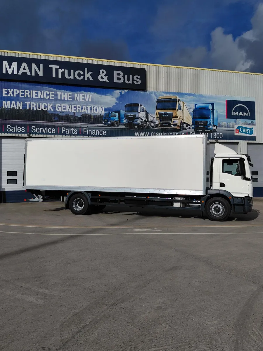 New MAN TGM 18.290 with 30' box body - Image 2