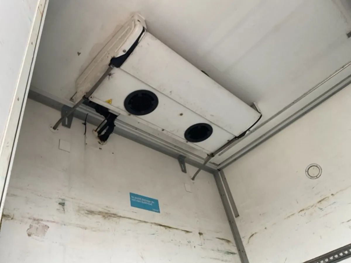 2015 Mercedes 1824 Antos 4x2 Fridge - Image 4