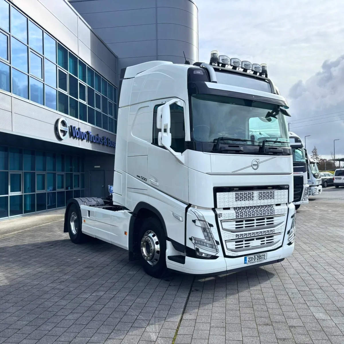 Volvo FH500 Low Mileage - Image 3