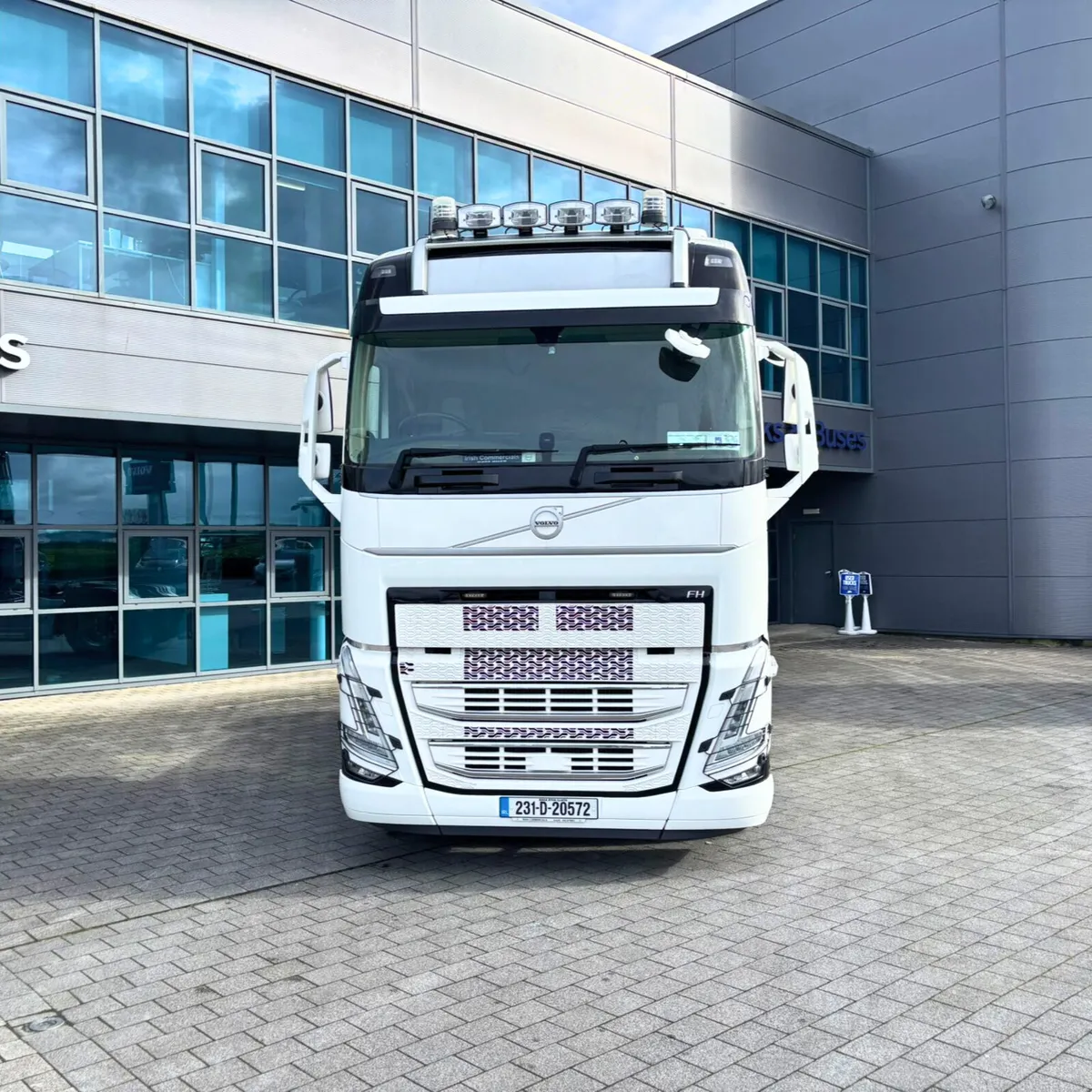 Volvo FH500 Low Mileage - Image 2