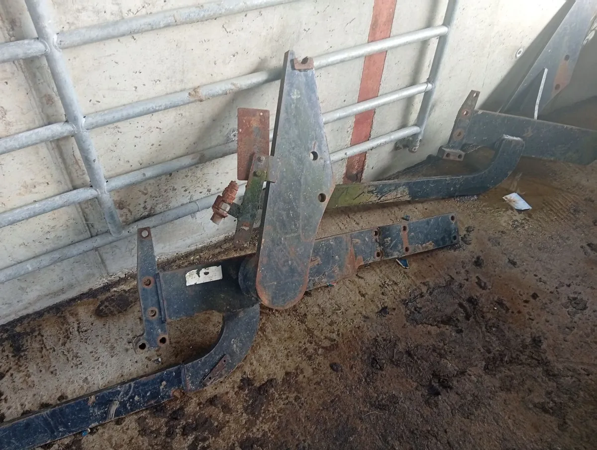 Front loader - Image 1