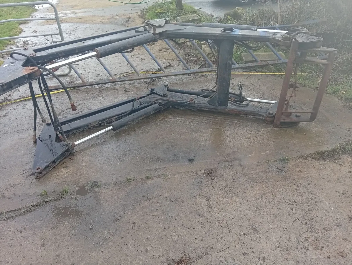 Front loader - Image 2