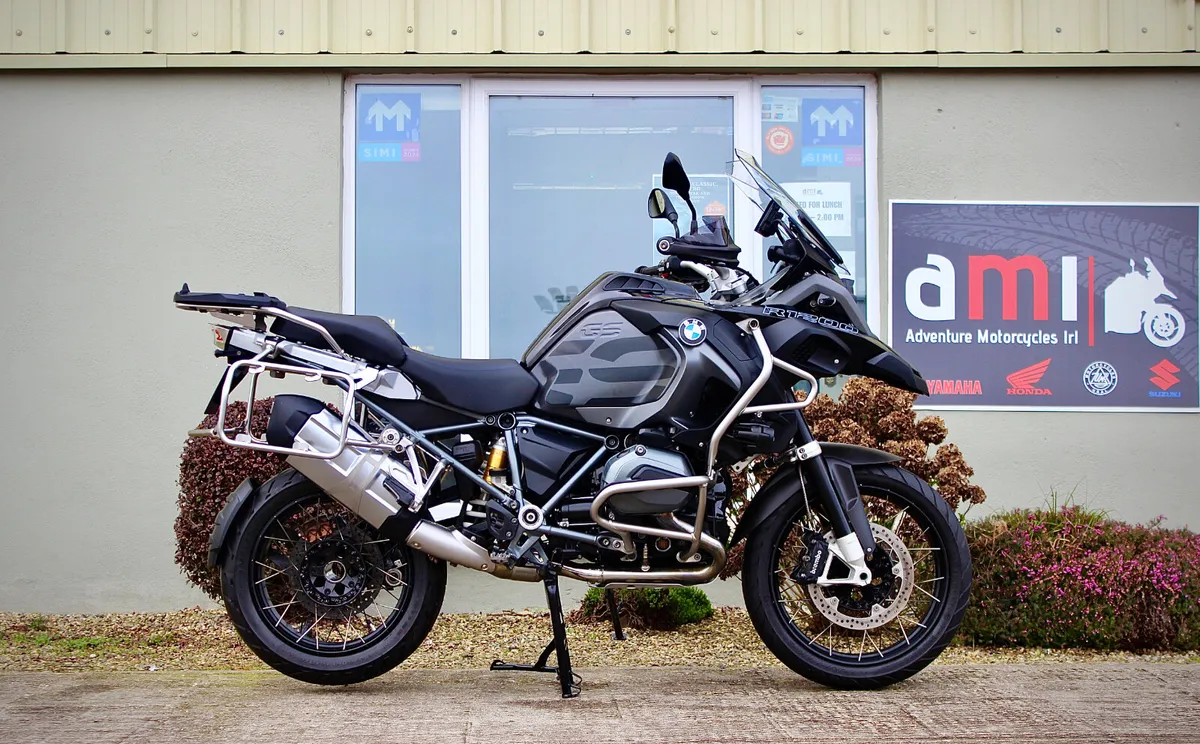 BMW R 1200 GS Adventure Triple Black 2017 - Image 1