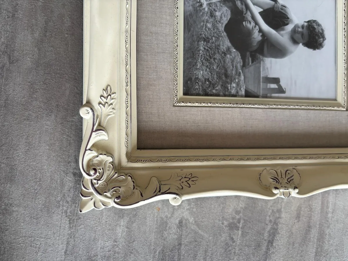 Large cream ornate frame - Image 2