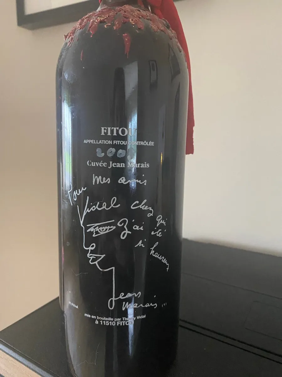 Magnum (1.5L) 	•	Glass-printed Jean Marais artwork - Image 1