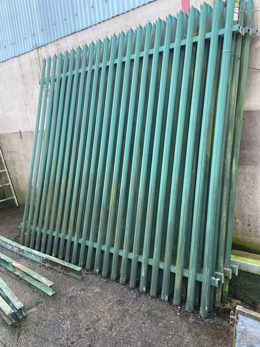 Palisade fencing - Image 1