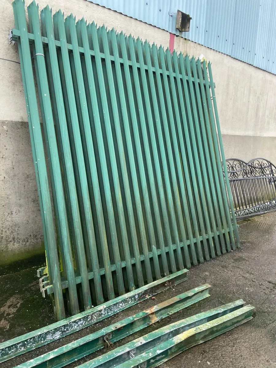 Palisade fencing - Image 2