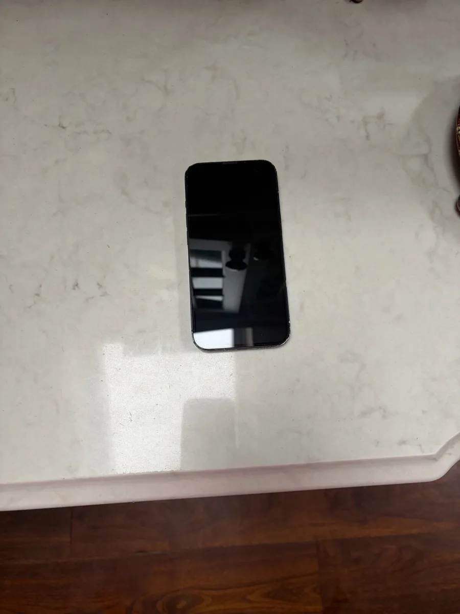 iPhone 13 - Image 2