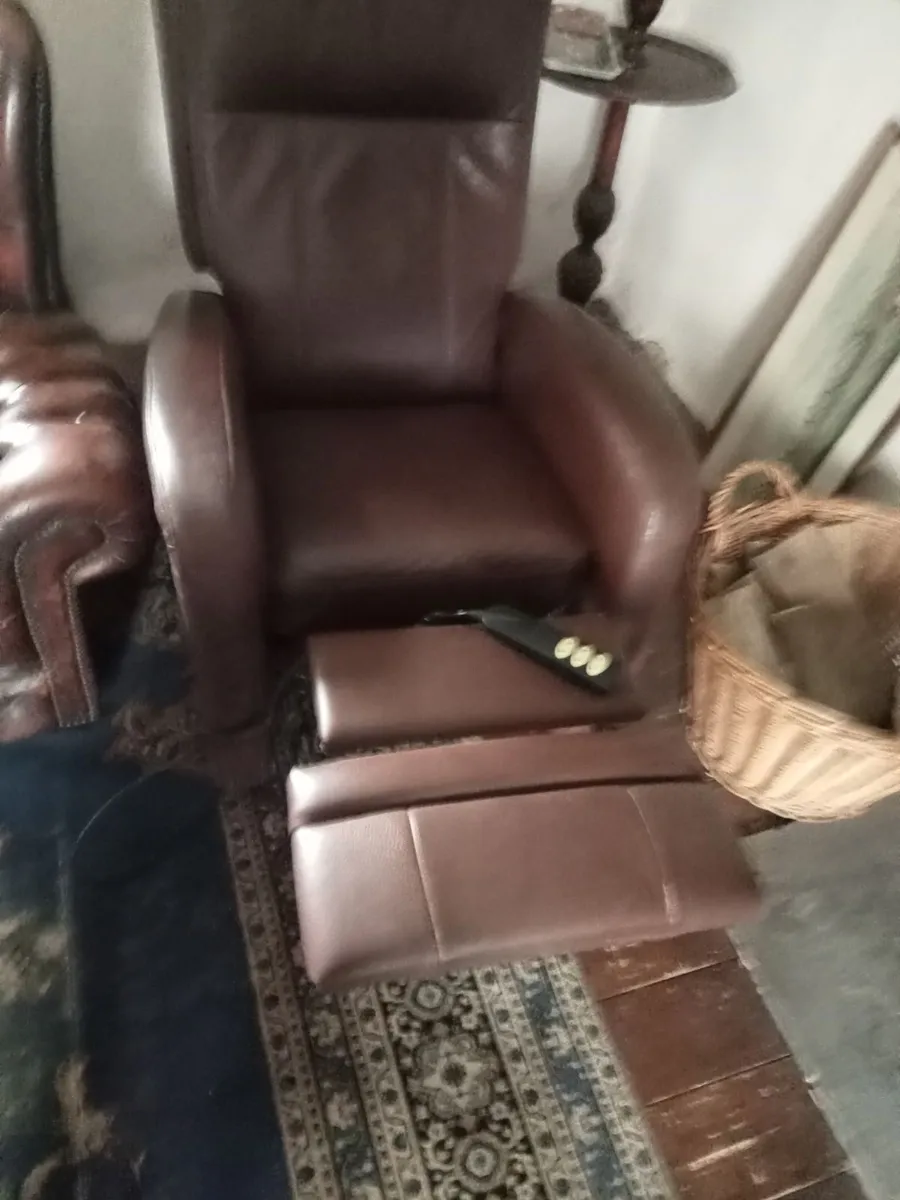 Brown leather electric reclining chair - Image 3