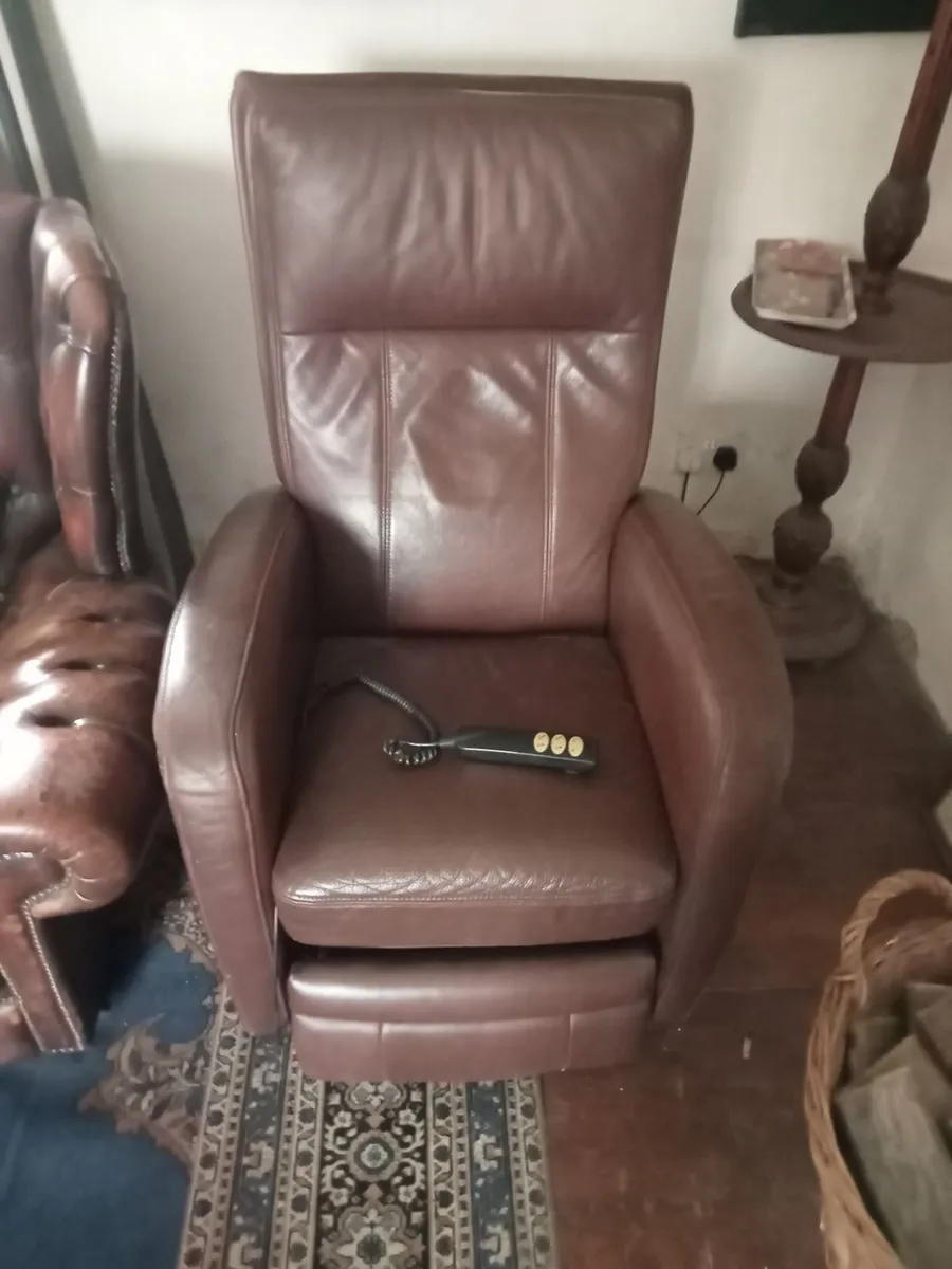 Brown leather electric reclining chair - Image 1