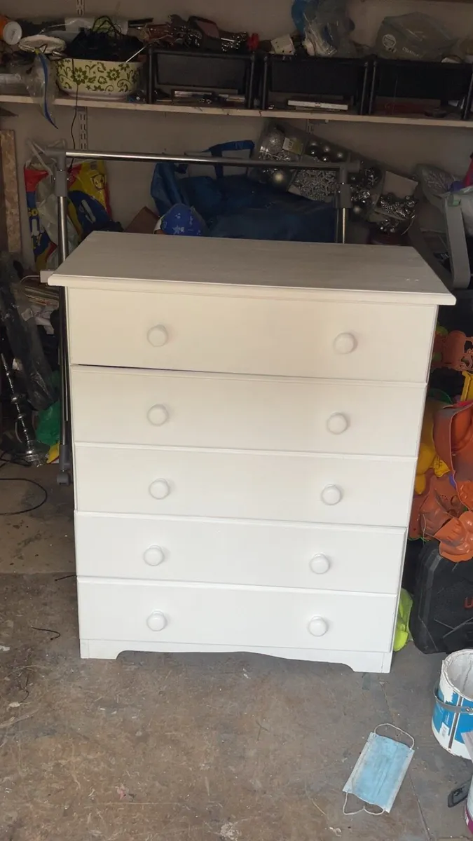 Pine chest of drawers - Image 1