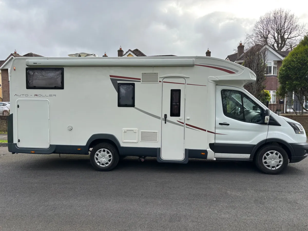 2018 ROLLER TEAM LHD REAR BED -GARAGE 12000 MILES - Image 3