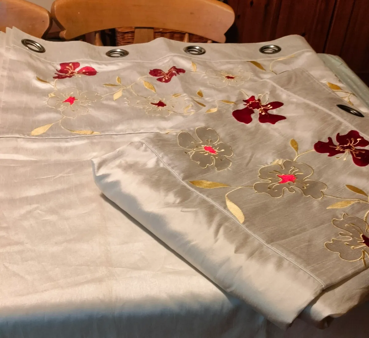 Beautiful 100% polyester fully lined 50% polyester - Image 1