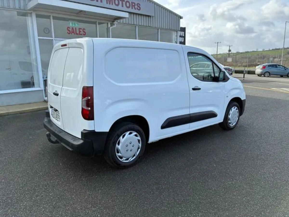 Opel Combo L1h1-1.5 100ps-dsl-6sp-my22 5D - Image 3