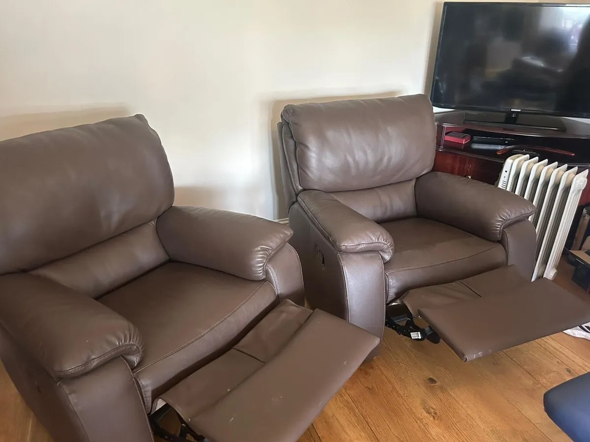 Set of 2 Brown Leather Armchairs - Image 1