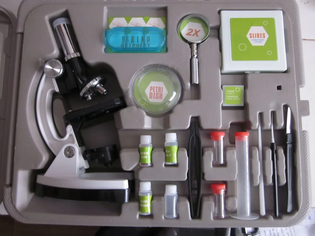 Celestron 28 Piece Microscope Kit New - Image 4