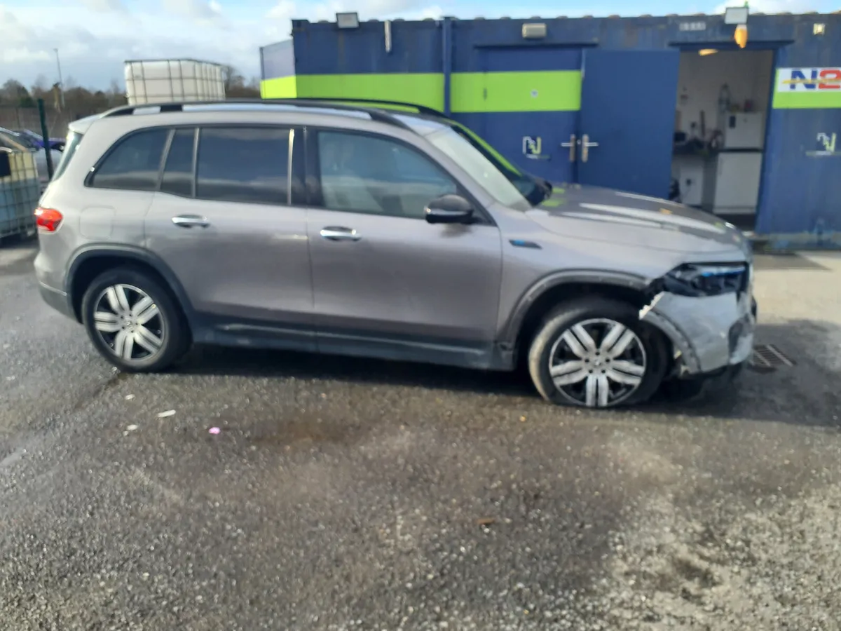Mercedes EQB 300 66.50 kwh light damage - Image 4
